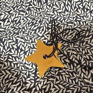 Gold Star Pendant Necklace